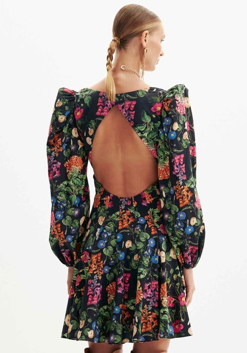 Vestido Curto Com Mangas