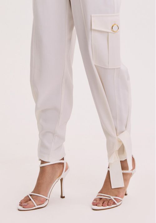 Calça Utilitária Com Bolsos e Cintura Alta