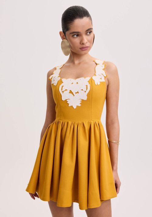 Vestido Curto Com Bordado