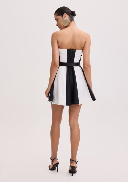 Vestido Curto Godê Sem Alças com Cinto